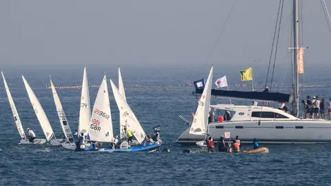 琼斯外线接球，远投三分球精准反弹命中